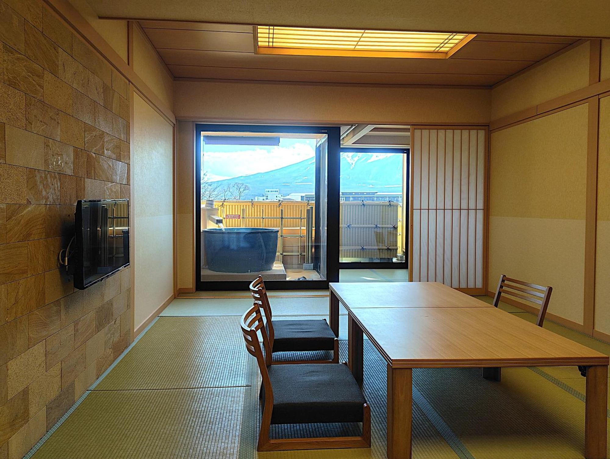 Hotel Fujikawaguchiko Onsen Konanso Exteriér fotografie A room at the Kyoto International Manga Museum
