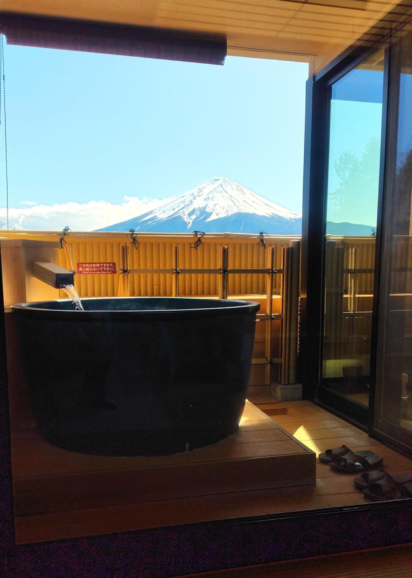 Hotel Fujikawaguchiko Onsen Konanso Exteriér fotografie A view of Mount Fuji from a private onsen