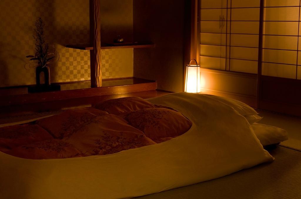 Hotel Fujikawaguchiko Onsen Konanso Exteriér fotografie A traditional Japanese room with a kotatsu